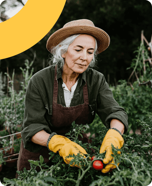 Femme jardinant